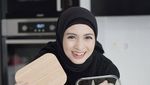 Potret Hangat Donita dan Adi Nugroho Saat Makan Bareng