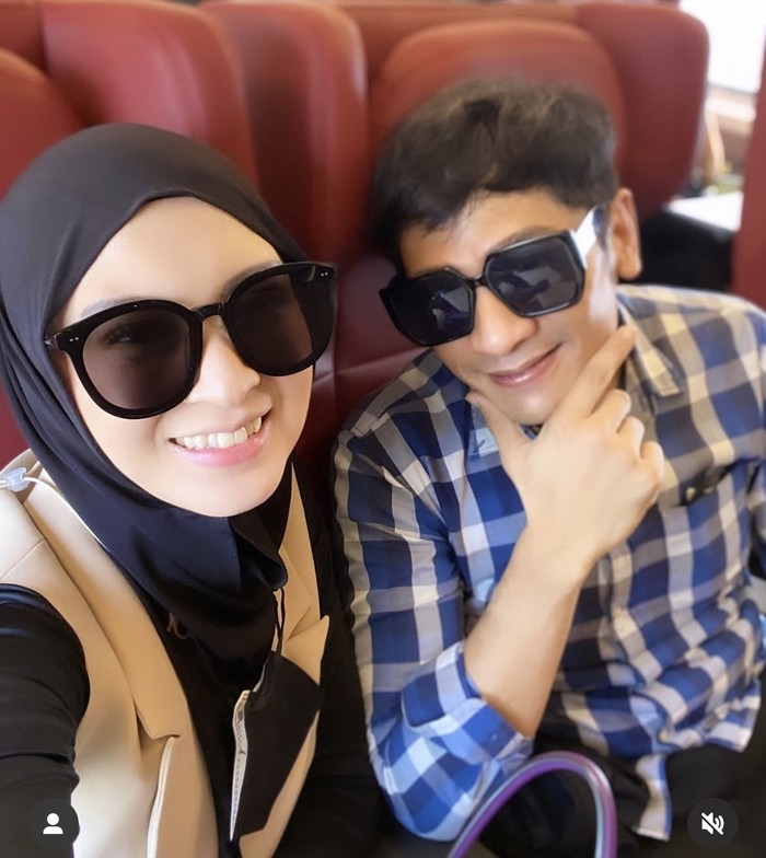 Potret Hangat Donita dan Adi Nugroho Saat Makan Bareng Potret Hangat Donita dan Adi Nugroho Saat Makan Bareng
