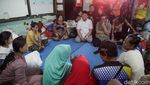 Pramono Anung Temui Pengungsi Kebakaran Kemayoran