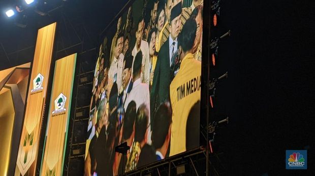 Presiden Prabowo hadiri HUT Ke-60 Partai Golkar di Sentul International Convention Center (SICC), Jawa Barat, Kamis (12/12/2024). (CNBC Indonesia/Emir Yanwardhana)