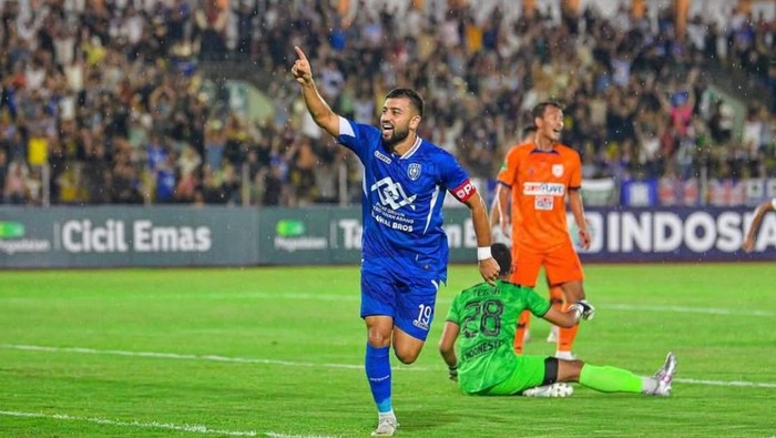 Gelandang serang baru PSIM Jogja, Omid Popalzay saat masih membela PSPS Pekanbaru. Foto diunggah Kamis (12/12/2024).