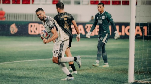 Pemain Bali United, Everton seusai mencetak gol melalui titik penalti saat melawan PSIS Semarang di Stadion Jatidiri, Semarang, Rabu (11/12/2024). (Dok. Bali United)