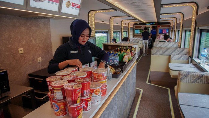 Jelang libur Natal 2024 dan tahhun baru 2025, PT KAI menyiapkan 45 juta tempat duduk untuk mengantisipasi lonjakan penumpang.