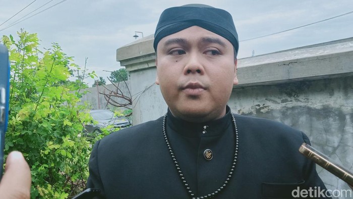 Putra bungsu Warseno yaitu Amar Pradopo