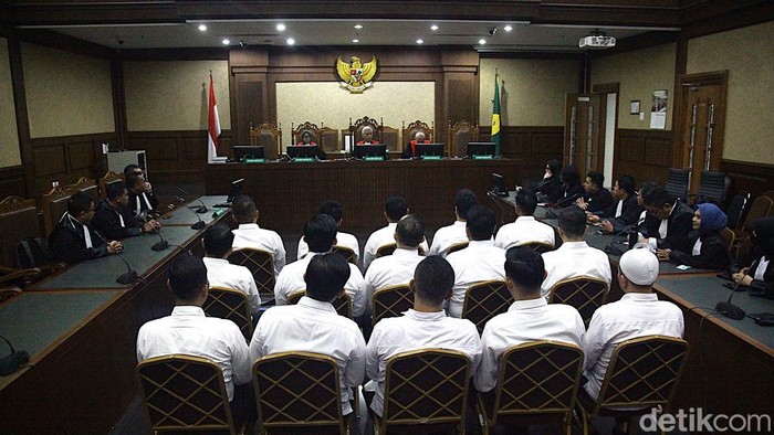 Sidang vonis 15 terdakwa kasus dugaan pungutan liar (pungli) di Rutan KPK ditunda. Sidang ditunda karena putusan belum siap.