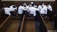Sidang ditunda karena putusan belum siap. 