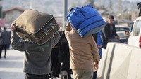 Di Lebanon, ribuan warga memadati perbatasan Masnaa, menyebabkan kemacetan hingga otoritas membuka perlintasan tambahan.