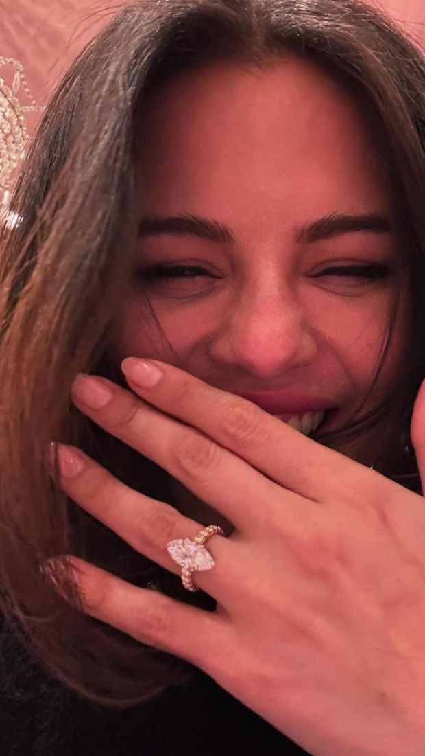 Selena Gomez dan Benny Blanco tunangan.