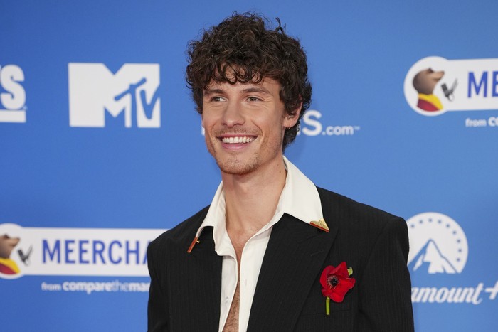 Shawn Mendes saat menghadiri MTV European Music Awards 2024. (Scott A Garfitt/Invision/AP)