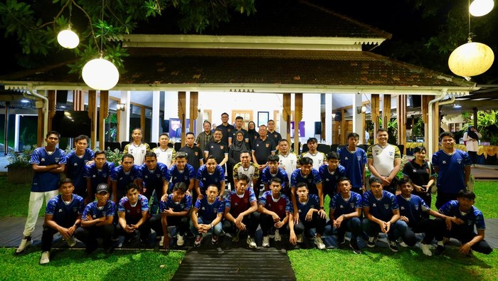 Skuad Persewangi bersama bersama Ipuk Fiestiandani