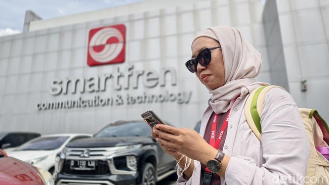 Bos Smartfren Ungkap Status Masa Kerja Karyawan Usai Merger