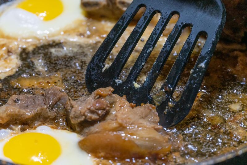 spatula hitam