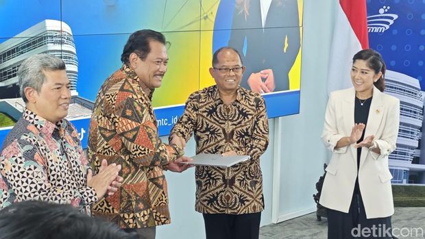 Menkomdigi Meutya Hafid mendukung transformasi Sekolah Tinggi Multi Media (STMM) Yogyakarta yang dikelola oleh Kementerian Komunikasi dan Digital (Komdigi) menjadi Politeknik Digital (Poldigi).