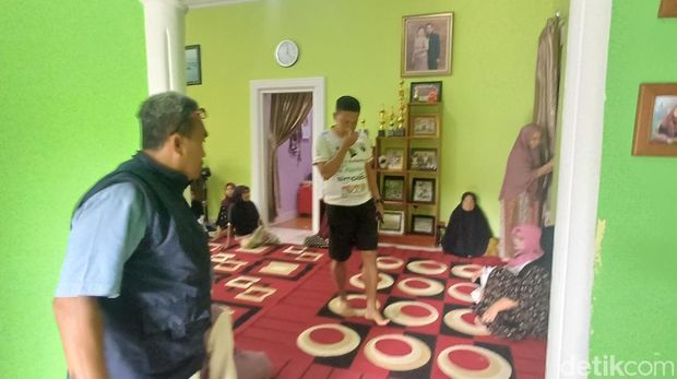Suasana rumah duka Dirtek PSM Makassar Syamsuddin Batola di Maros.
