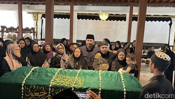 Suasana rumah duka Warseno Slenk di Sukoharjo, Kamis (12/12/2024).