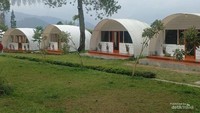 Penginapan dengan pemandangan siluet pegunungan
