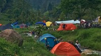 Pemandangan tempat kemping di Ranca Cangkuang.
