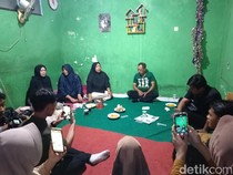 Pesan Wawali Surabaya Saat Melayat ke Kediaman Bonek yang Meninggal