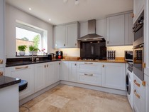 5 Desain Lemari yang Cocok Buat di Dapur Rumah