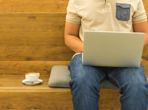 Jangan Anggap Sepele, Sering Memangku Laptop Bikin Kualitas Sperma Jelek