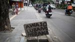 Awas! Ada Lubang Neraka di Jalan Ciater Tangsel