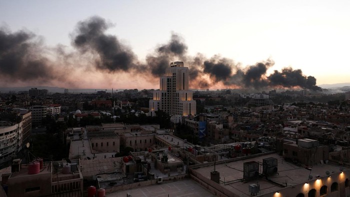 Smoke rises, after Syrian rebels announced that they have ousted Syria's Bashar al-Assad, in Damascus, Syria, December 8, 2024. REUTERS/Mohamed Azakir TPX IMAGES OF THE DAY