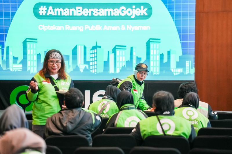 Driver Gojek perempuan