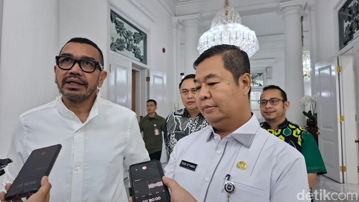 Exco PSSI Arya Sinulingga dan Pj Gubernur Jakarta Teguh Setyabudi. (Brigitta/detikcom)