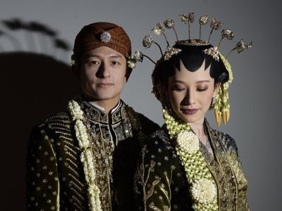 Foto: Ngunduh Mantu, Rio Haryanto & Athina Papadimitriou Jadi Pengantin Solo