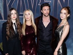 Potret Langka Pria Tertampan Pose Bareng Istri 23 Tahun Lebih Tua & 2 Anak Tiri