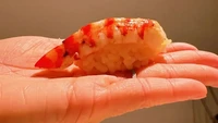 Menu sushi lain juga bisa ditemukan di Sushi Bears. Salah satunya sushi dengan udang segar ini. Foto: Sora News 24