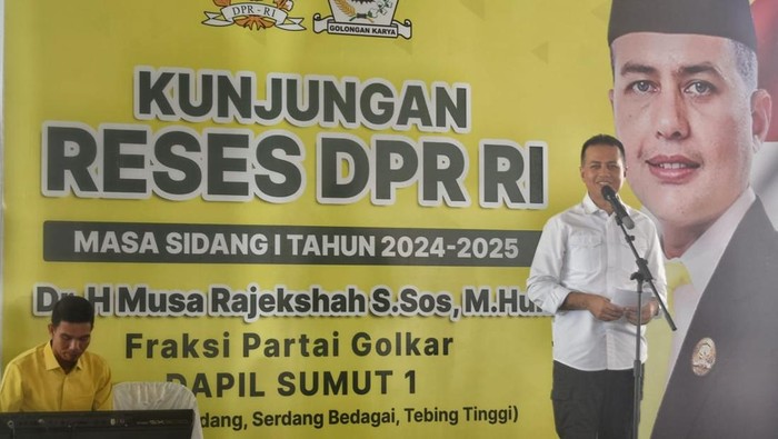 Ijeck saat reses di Komplek Cemara Asri.