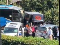 Video: Tabrakan Beruntun di Tol Dalam Kota Arah Cawang, Lalin Padat