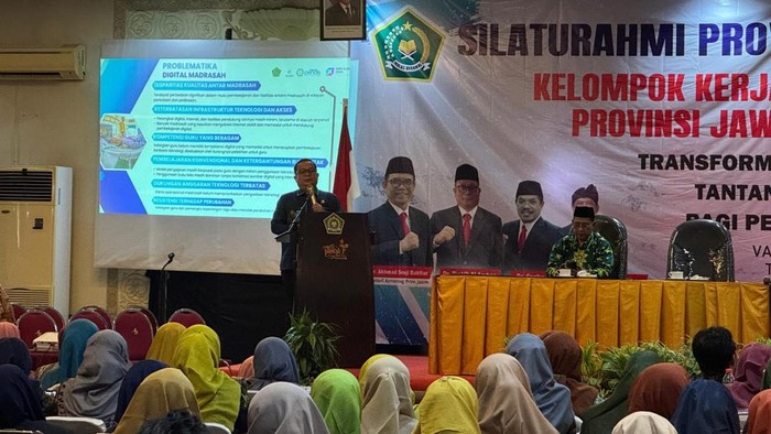 Kemenag luncurkan Magis, platform pengawas madrasah berbasis digital mulai dipakai awal tahun 2025.
