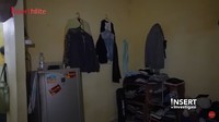 Di ruangan yang sama ada lemari pakaian dan kulkas satu pintu. Dinding ruangan ini pun dimanfaatkan untuk menggantung pakaian. Foto: Tangkapan Layar Youtube insertlive