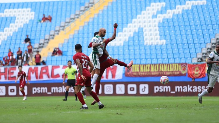 Laga PSM Makassar vs PSS Sleman di Stadion Batakan, Balikpapan, Jumat (13/12/2024).