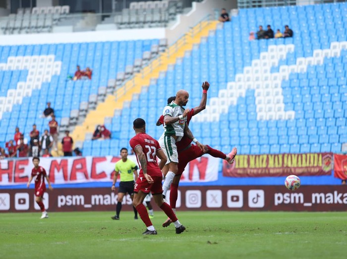 Laga PSM Makassar vs PSS Sleman di Stadion Batakan, Balikpapan, Jumat (13/12/2024).