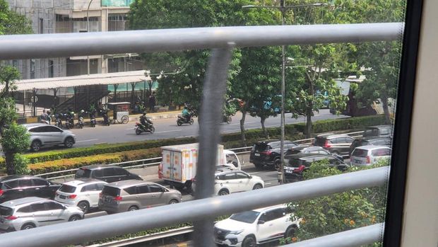 Lalin Arah Cawang Padat Imbas Kecelakaan