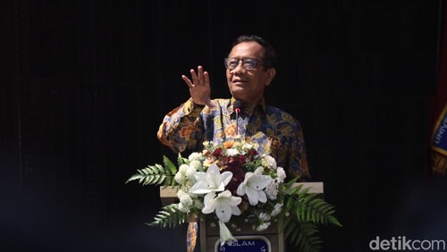 Mahfud Md saat ditemui wartawan di UII, Jumat (13/12/2024)