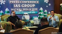 Direktur Utama IAS Dendi T Danianto dan Direktur Keuangan & Manajemen Risiko InJourney Yudi Darun memberikan keterangan soal persiapan menyambut Nataru. Bandara Soekarno-Hatta diproyeksikan mengalami peningkatan penumpang sebanyak 9 persen, di mana penumpang internasional meningkat 25 persen menjadi 986 ribu pax.  