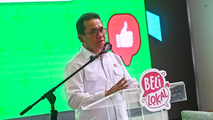 Menteri Perdagangan Budi Santoso memberikan paparan saat menghadiri acara kilas balik online Tokopedia di Jakarta, Kamis (12/12/2024). Budi Santoso menyampaikan bahwa pada 2023, transaksi e-commerce mencapai Rp453 triliun dan diproyeksikan naik menjadi Rp487 triliun pada 2024, sedangkan jumlah pengguna e-commerce juga meningkat 65,65 juta orang pada 2024, naik 11 persen dari tahun sebelumnya. ANTARA FOTO/Rivan Awal Lingga/rwa.