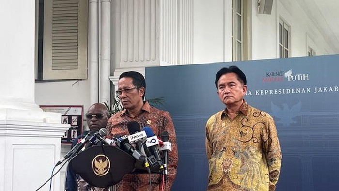 Menkum Supratman dan Menko Yusril (Eva/detikcom)
