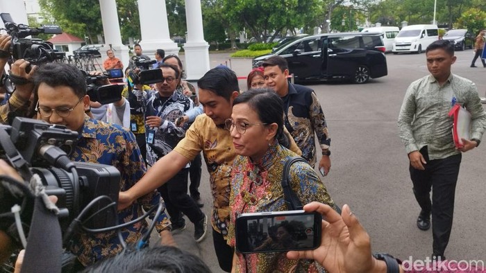 Menteri Keuangan Sri Mulyani Indrawati merapat ke IstanaJak