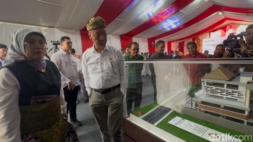 Menteri Perindustrian (Menperin) Agus Gumiwang saat menghadiri ground breaking pembangunan Balai Pemberdayaan Industri Fesyen dan Kriya (BPFIK) di Kuta, Badung, Bali, Jumat (13/12/2024).
