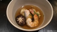 Menu spesial Natal tersebut dapat dinikmati mulai dari Rp 1.900.000 ++/orang untuk dinner dan Rp 888.000 ++/orang untuk lunch. Foto: detikcom/Riska Fitria