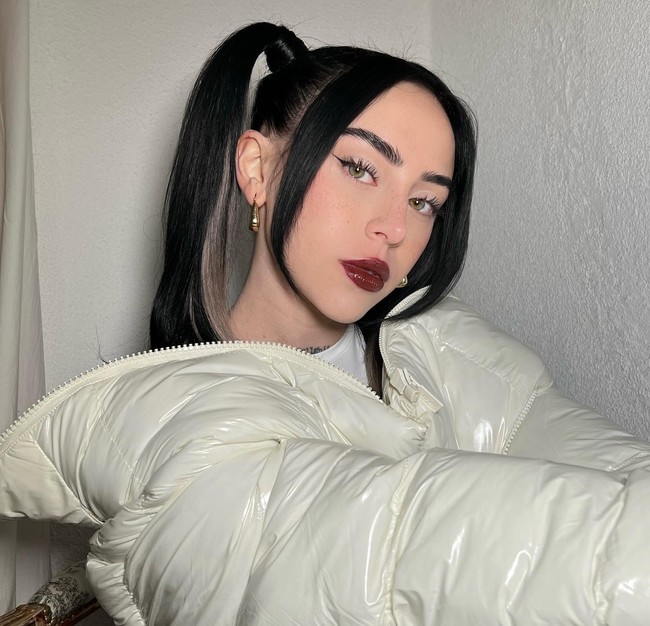 Disebut berpacaran dengan Enzo Fernandez, sosok Nicki Nicole pun bikin penasaran. Wanita asal Argentina itu sebelumnya pernah diisukan dekat dengan pembalap F1 Franco Colapinto. Foto: Instagram Nicki Nicole