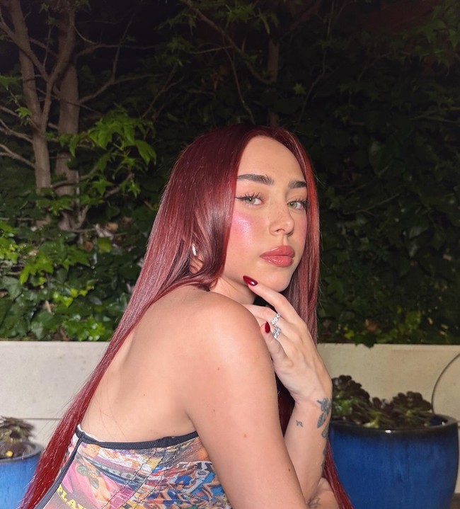 Selain berparas cantik, Nicki Nicole dikenal dengan ciri khas tatonya yang memenuhi bagian tubuhnya.  Foto: Instagram Nicki Nicole