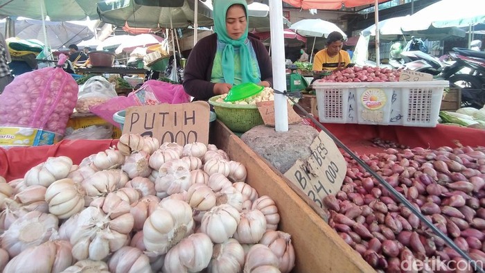 Harga Sembako Jatim Hari Ini: Bamer, Baput, Cabai Besar Naik