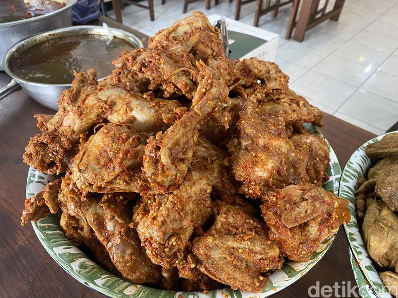 Pedas Manis Ayam Bakar Artomoro yang Paling Viral di Jogja