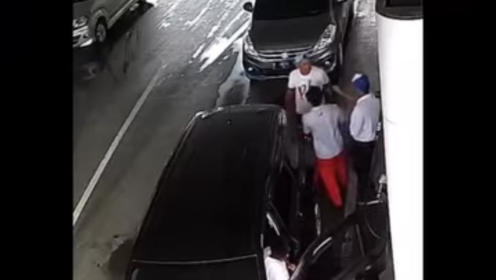Seorang petugas operator di salah satu SPBU Kecamatam Ungaran dipukul seorang pengendara mobil, Kamis (12/12/2024).